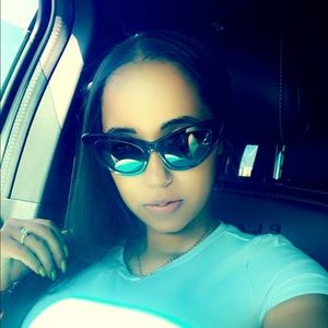 Meet your Posher, Lizmerly